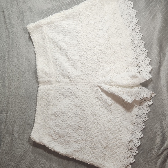 LOFT Pants - Loft Ann Taylor, White tiered scallop, layer mini Lace Shorts with side zipper